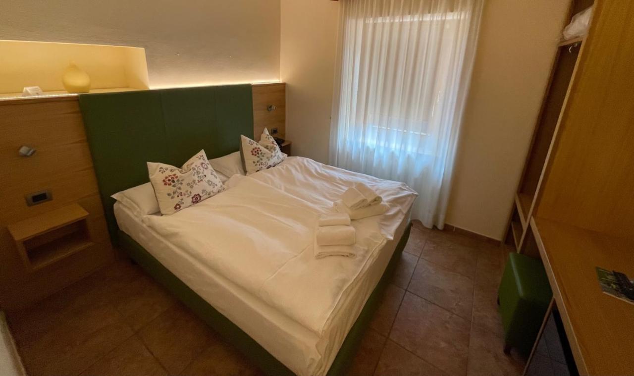 Double or Twin Room,1341106604:JPEG