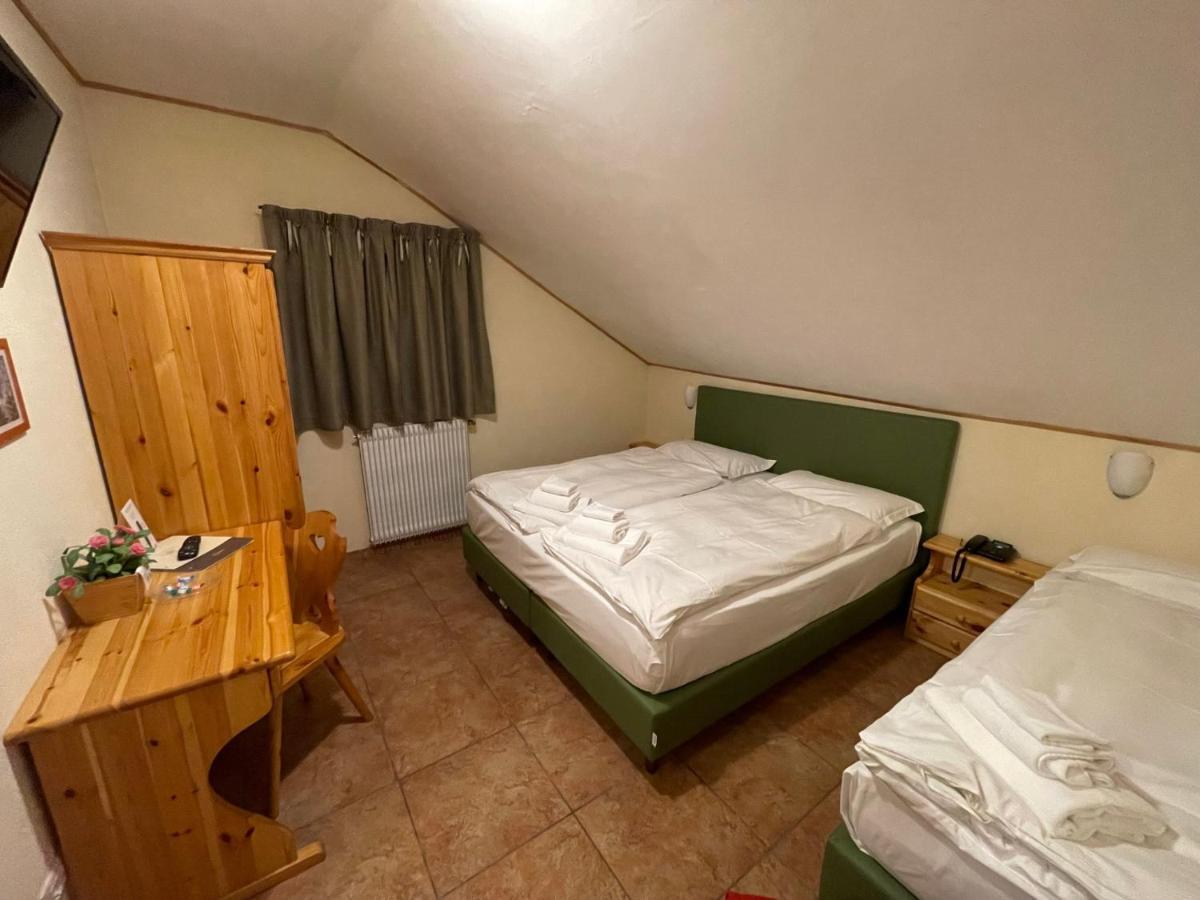 Triple Room,1341106592:JPEG