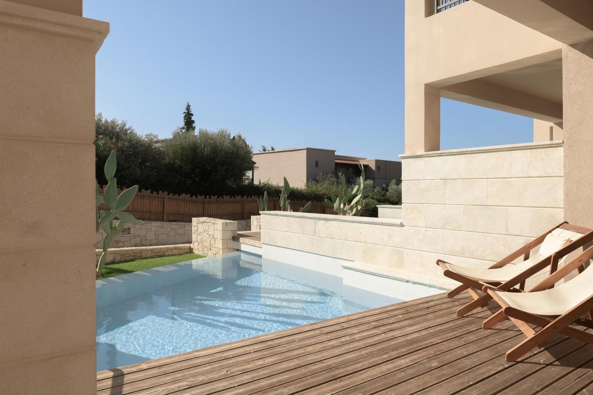Suite 1 Bedroom Private pool Garden view (min. Age 8 Years Old)