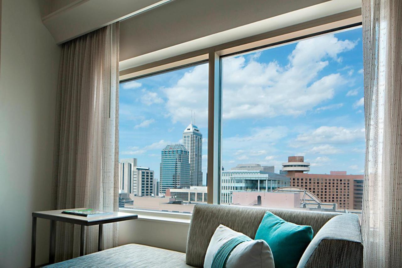 Quarto com Cama King-size e Vista do Horizonte