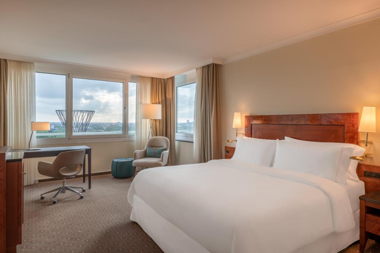 Westin Club Room Guest room 1 Queen,1774420593:JPEG