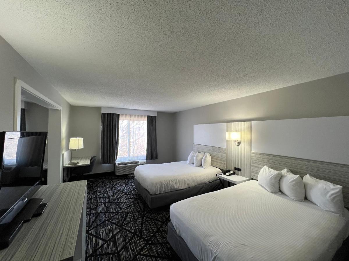 2 Double Beds 1 King Bed Studio Suite Non-Smoking