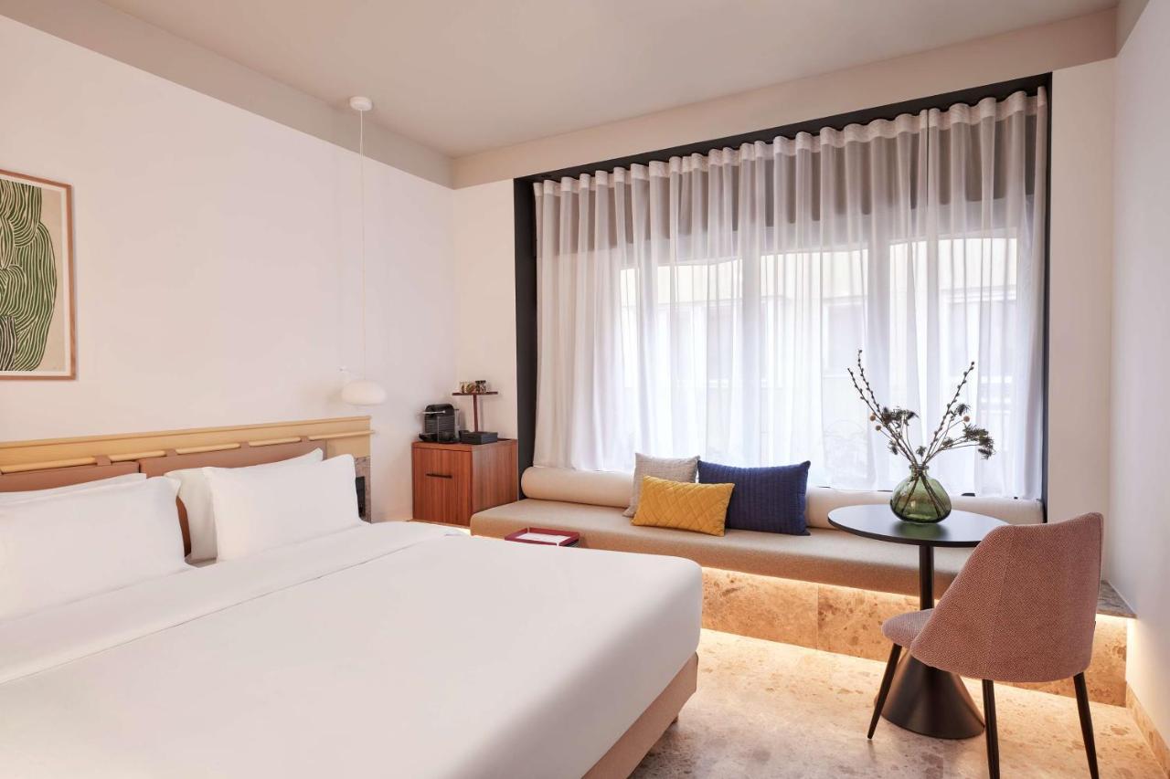 Signature Room,1361697629:JPEG