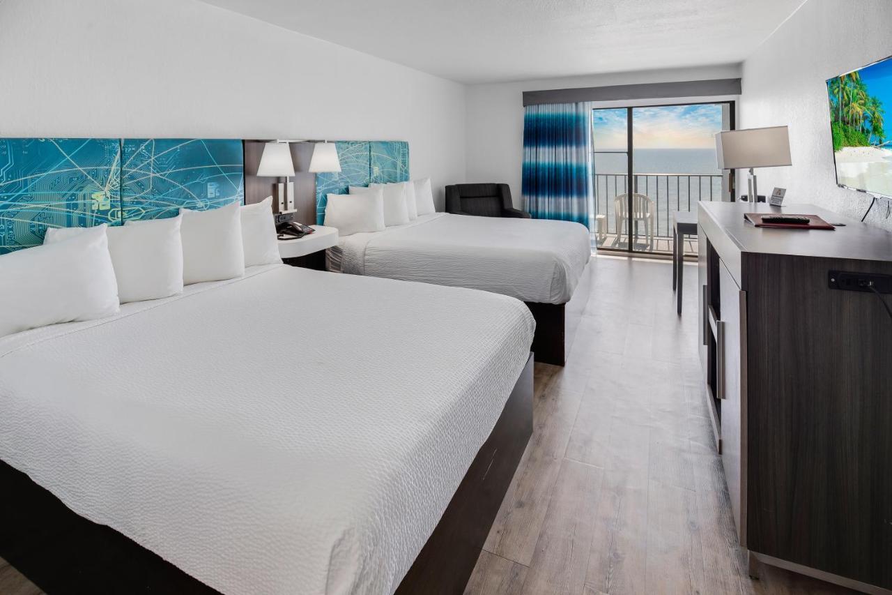 Queen Room Ocean Front Non-Smoking