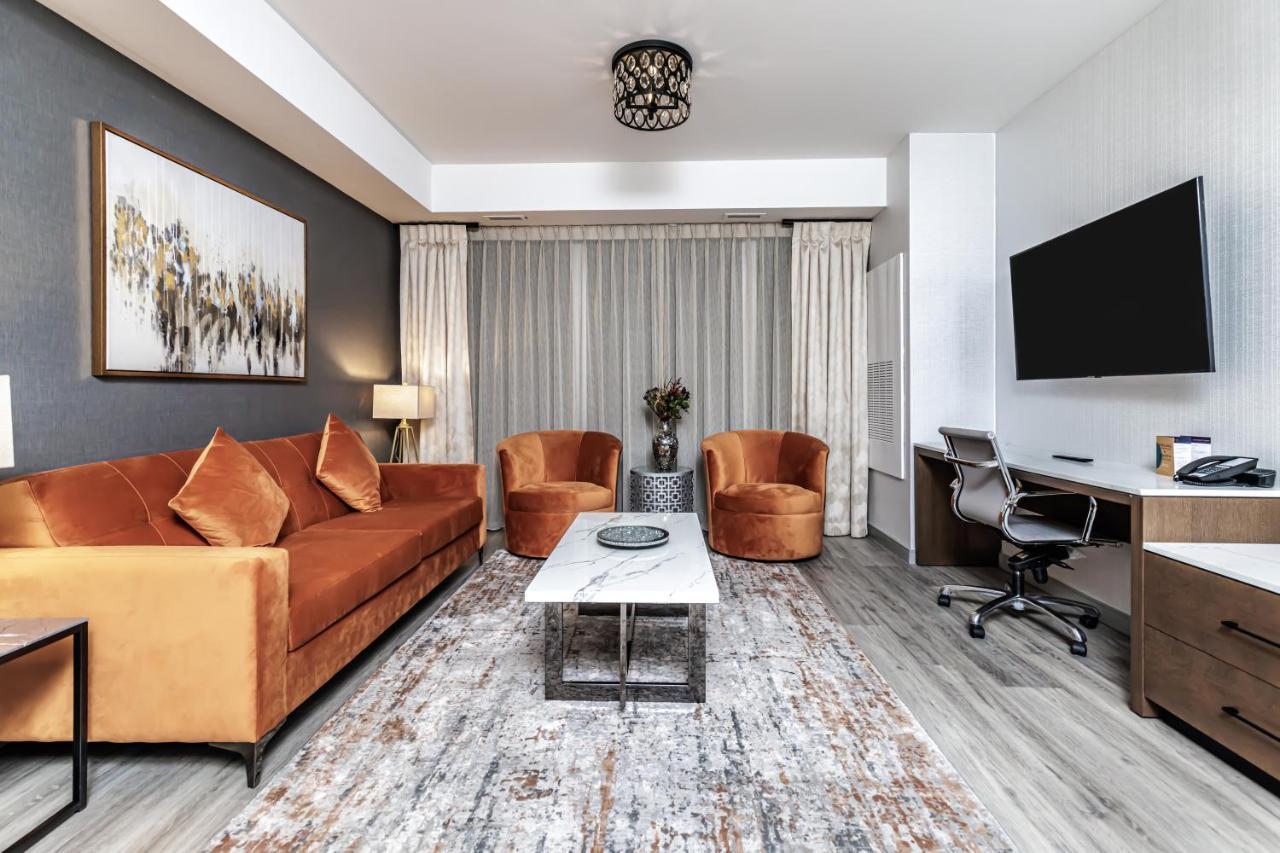 One-Bedroom King Suite Sofa Bed