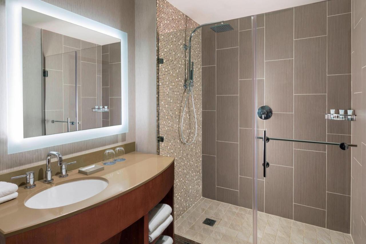 Deluxe King Room - High Floor,1672605632:JPEG