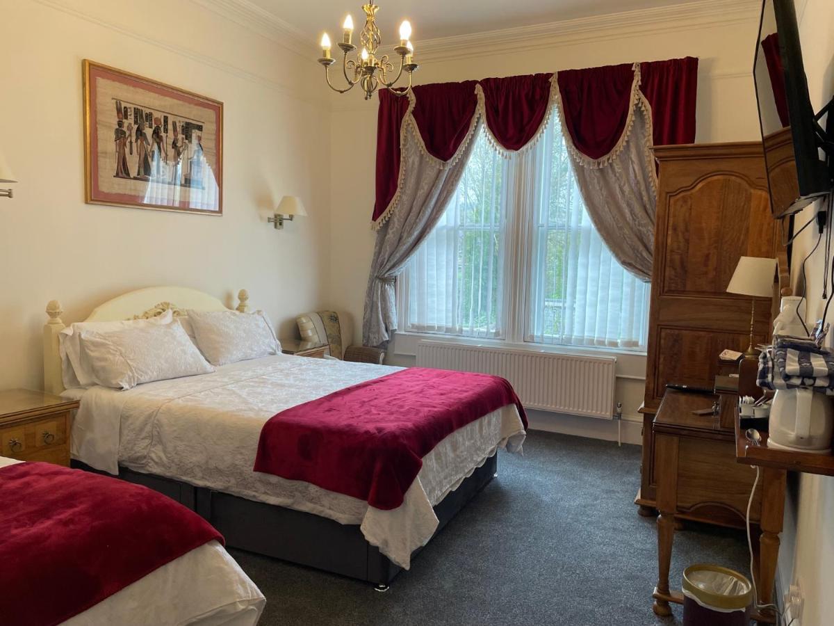 Small en-suite family room 3