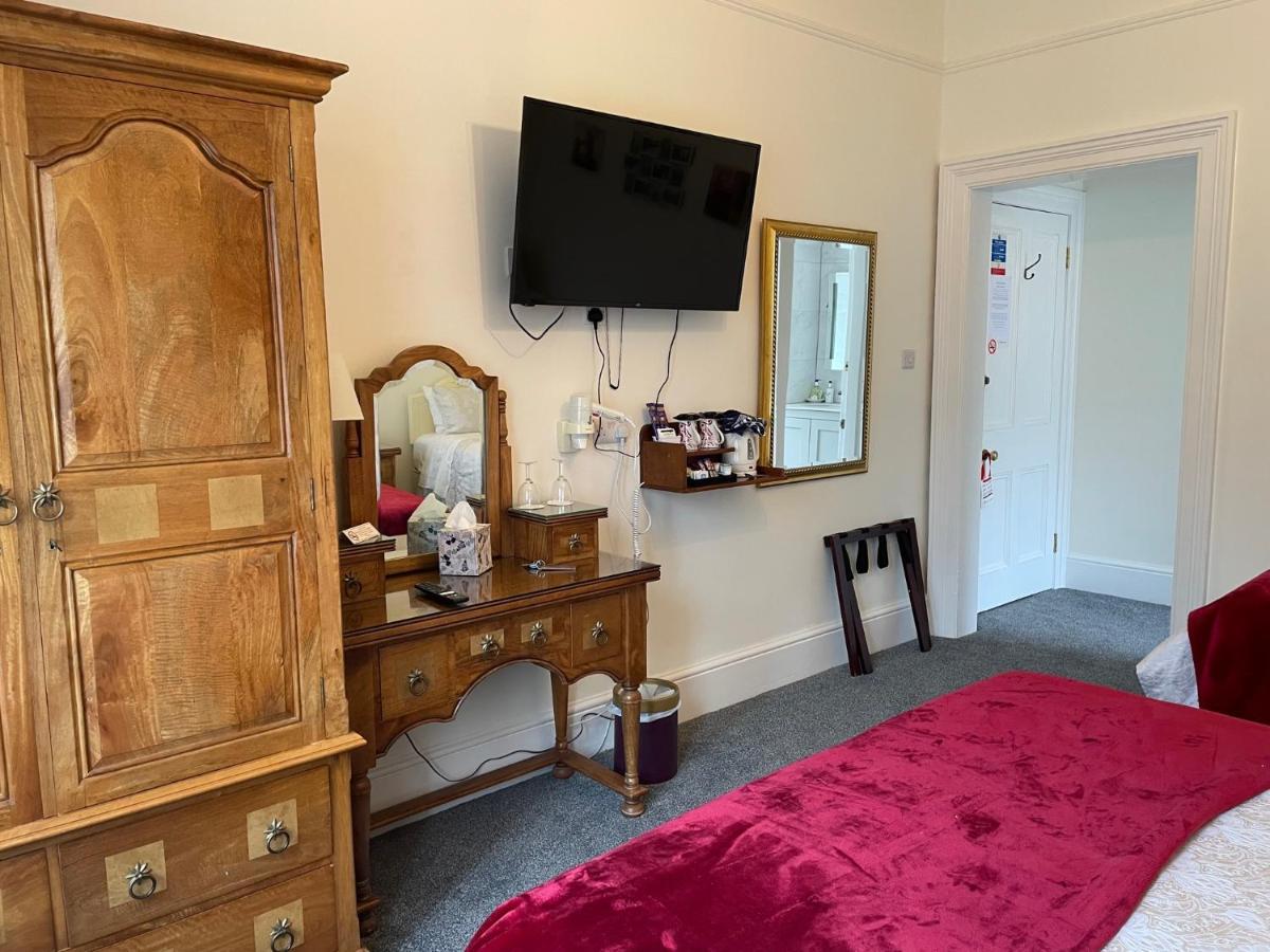 Small en-suite family room 3