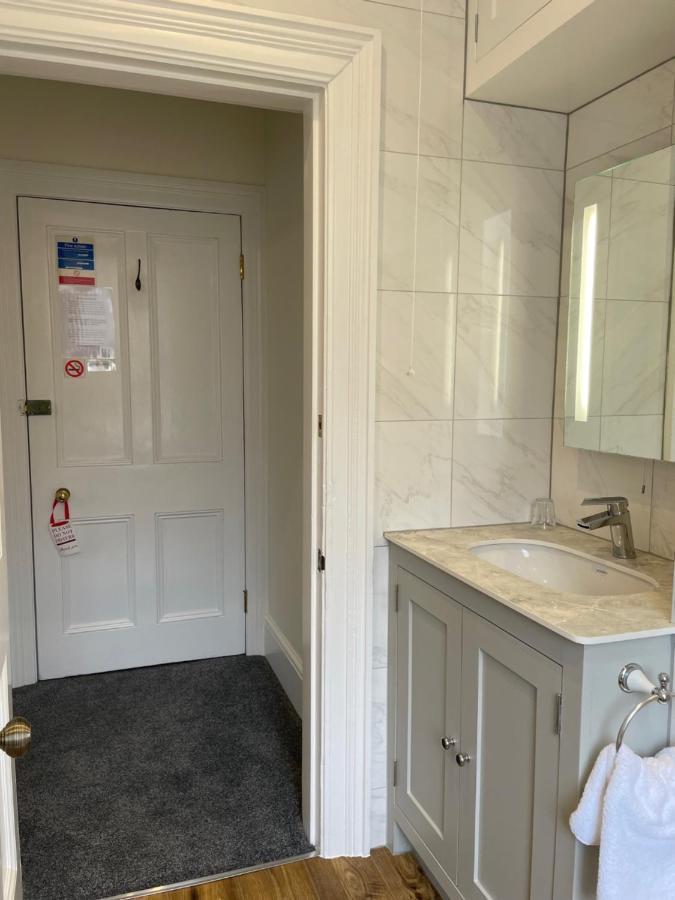 Small en-suite family room 3
