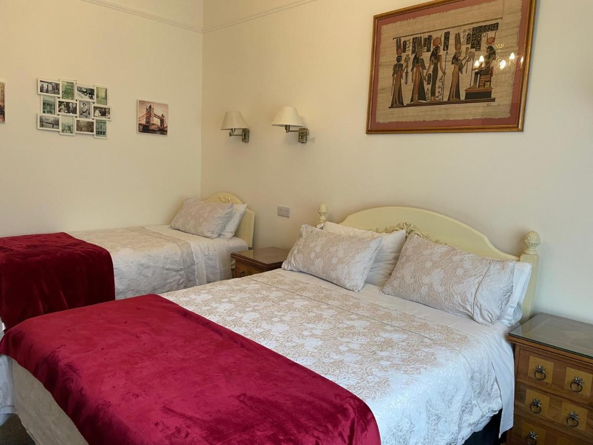 Small en-suite family room 3