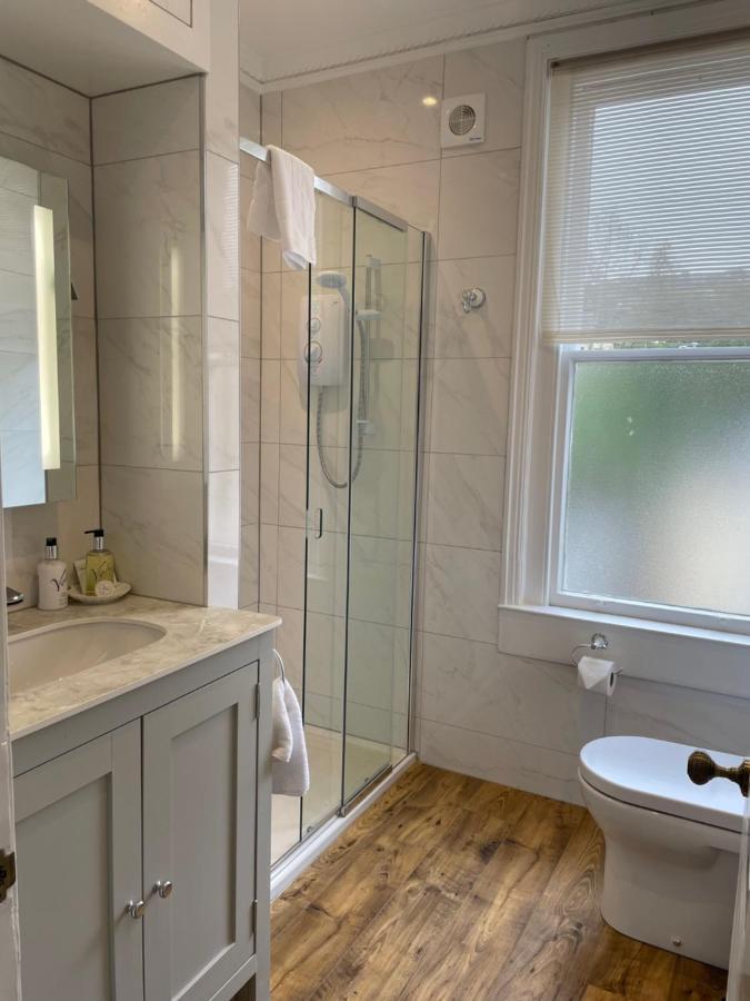 Small en-suite family room 3
