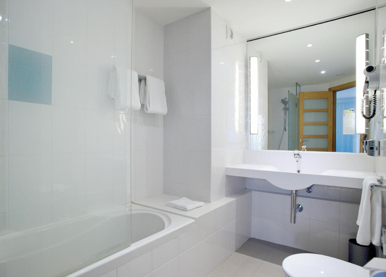 Standard Room with One Double Bed and Three Single Beds,1716973004:JPEG