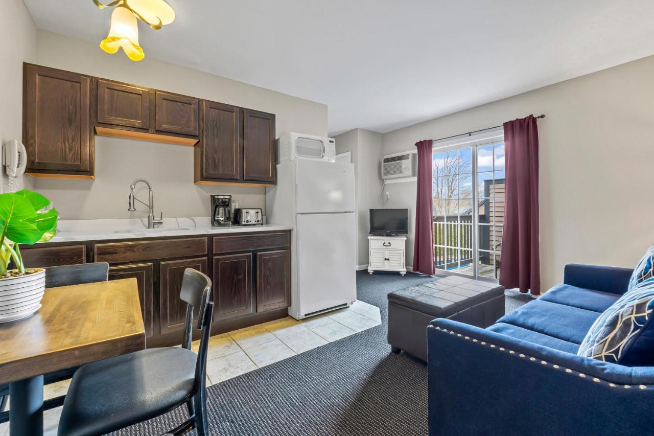 One-Bedroom Suite Stairs,1392676730:JPEG