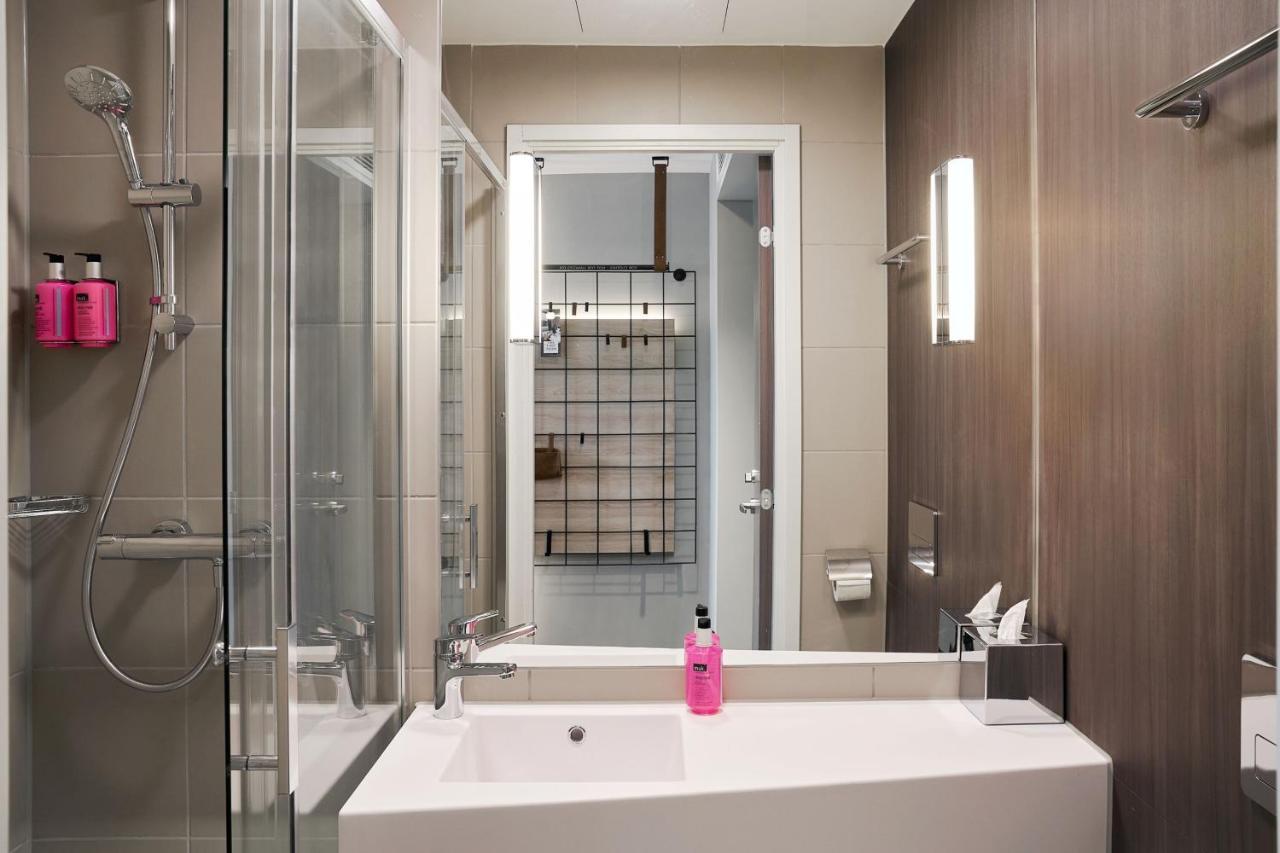 Moxy Twin Room