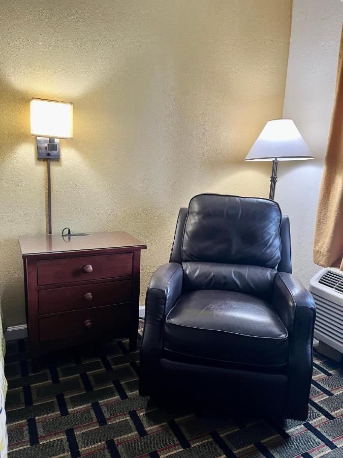 King Room,1420941846:JPEG