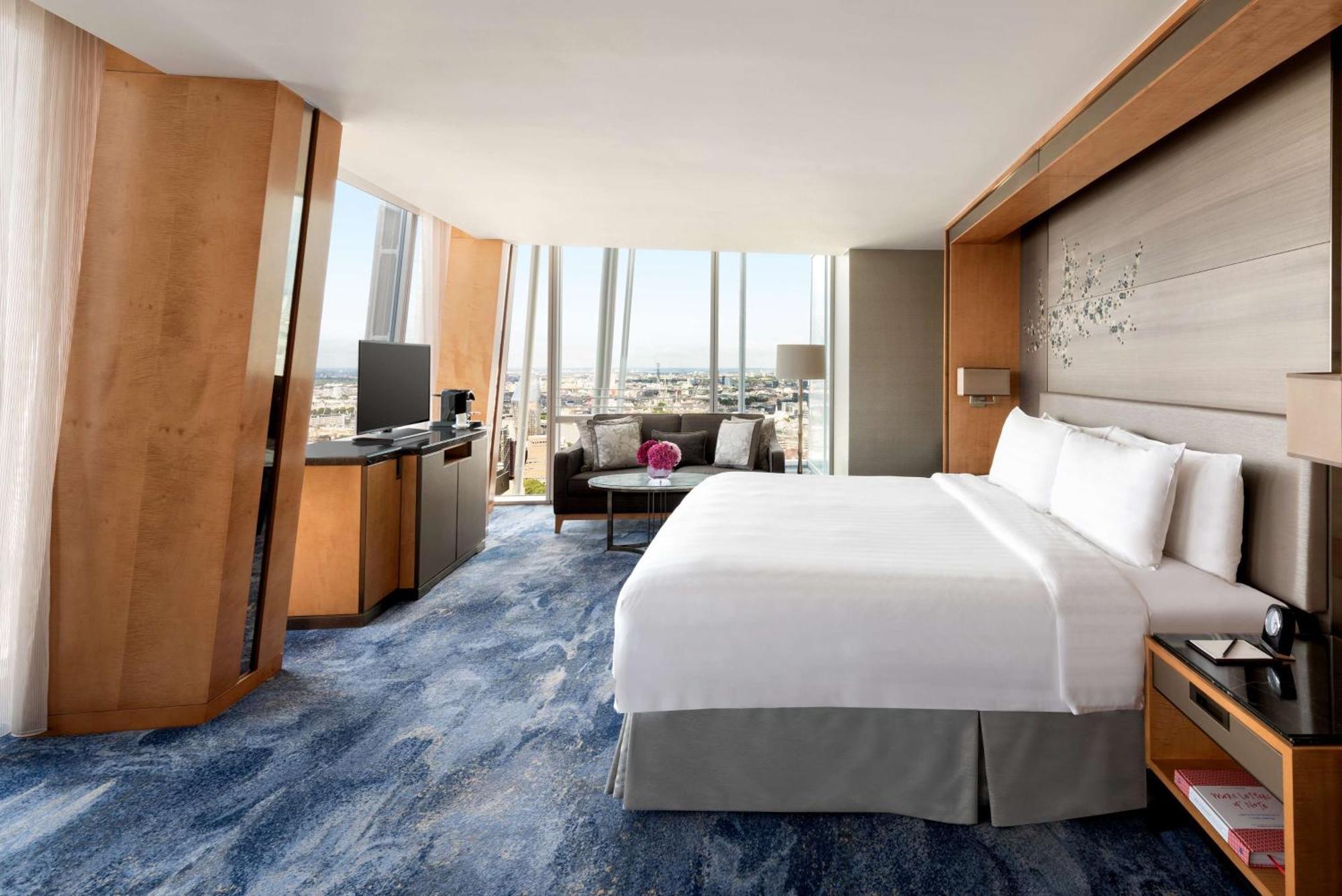 Deluxe King Room City View