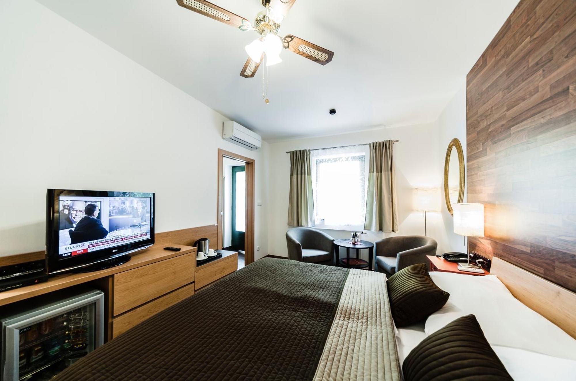 Single Room,1433630743:JPEG