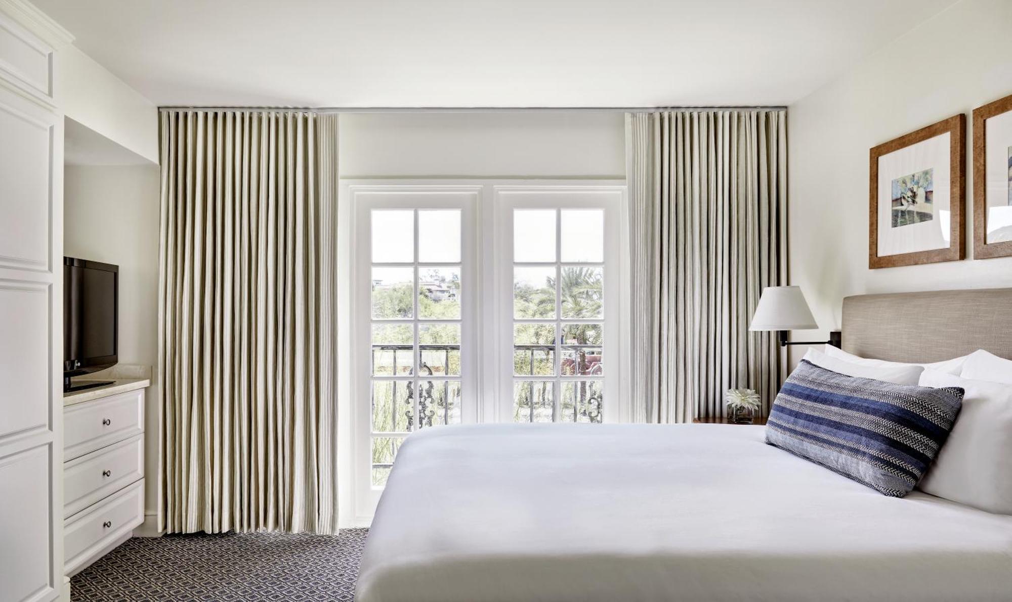 Golf View Suite 1 King Bed,675122694:JPEG