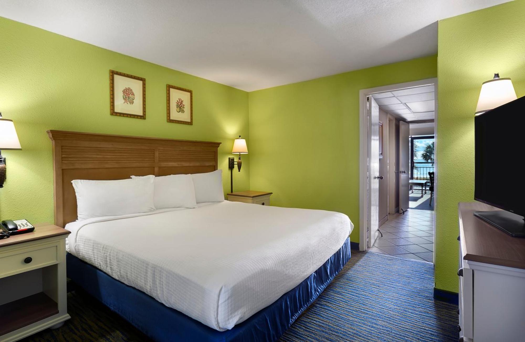 Oceanfront One Bedroom King Suite