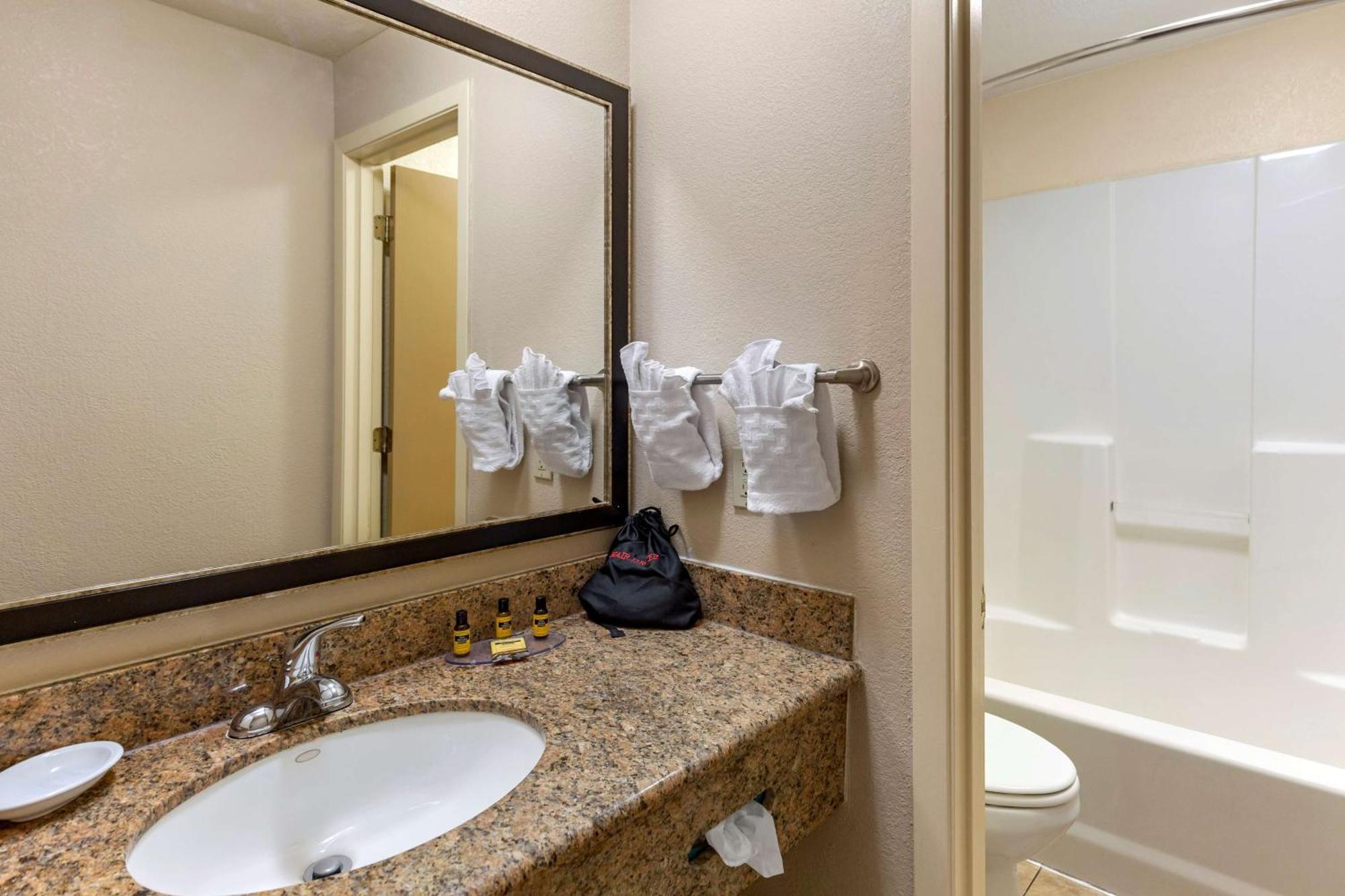 King Room - Non-Smoking,1268527948:JPEG
