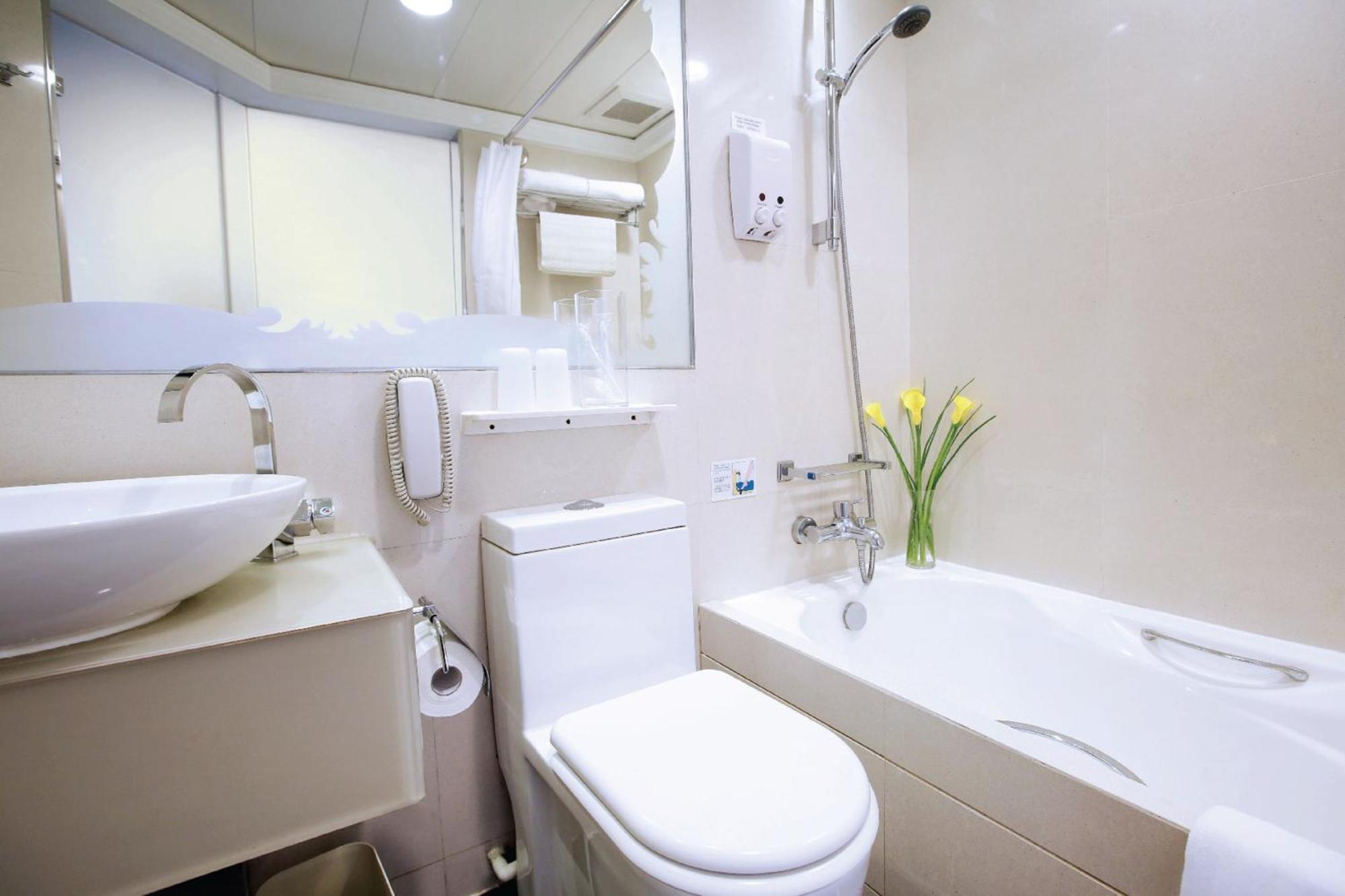Deluxe Queen or Twin Room City View