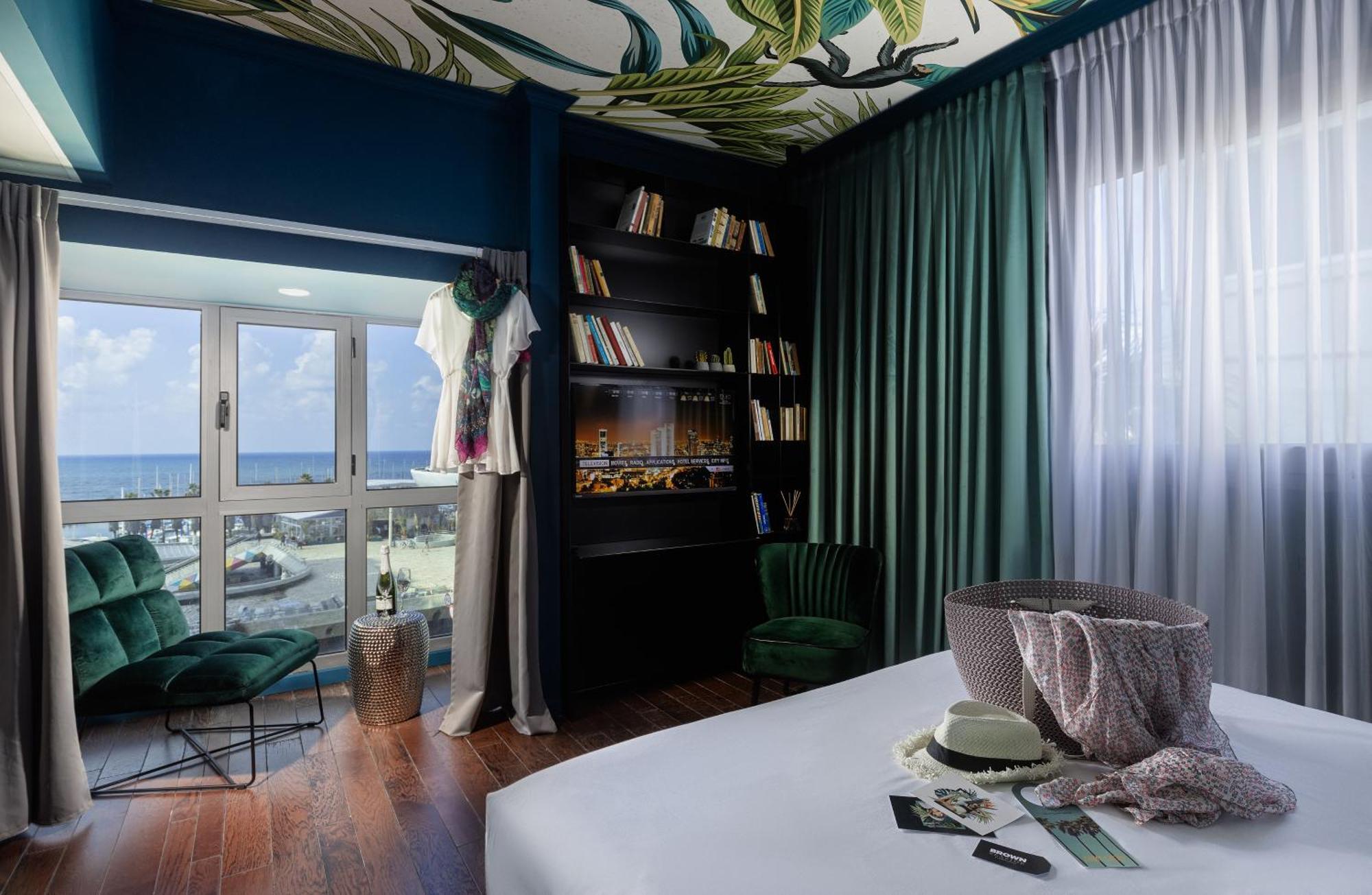 Deluxe Double or Triple Sea Views
