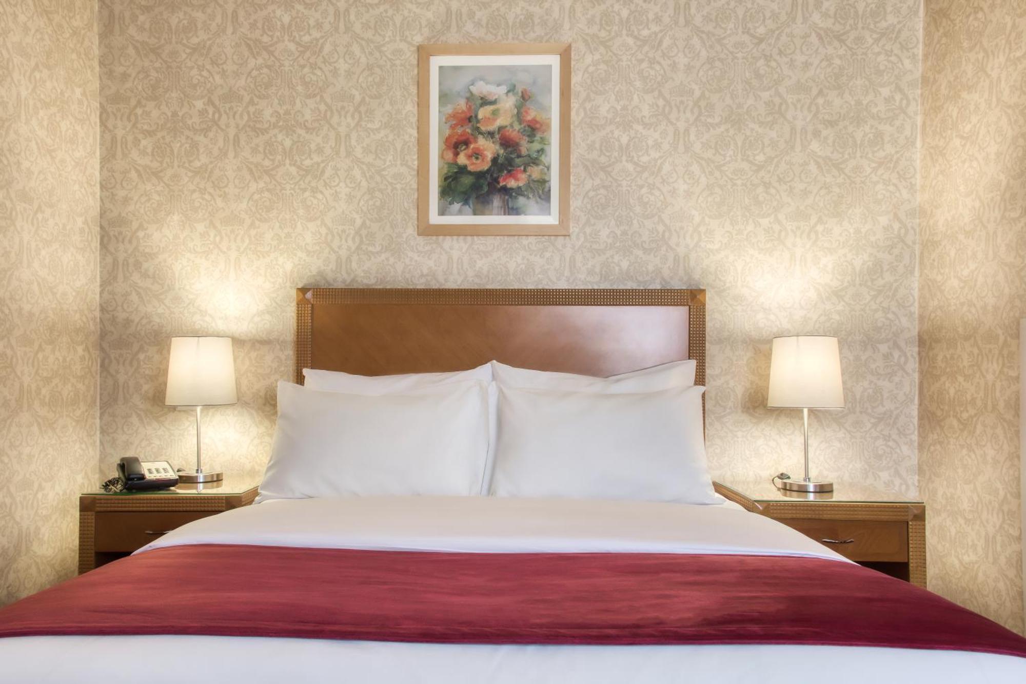 Deluxe Queen Room,1243662370:JPEG