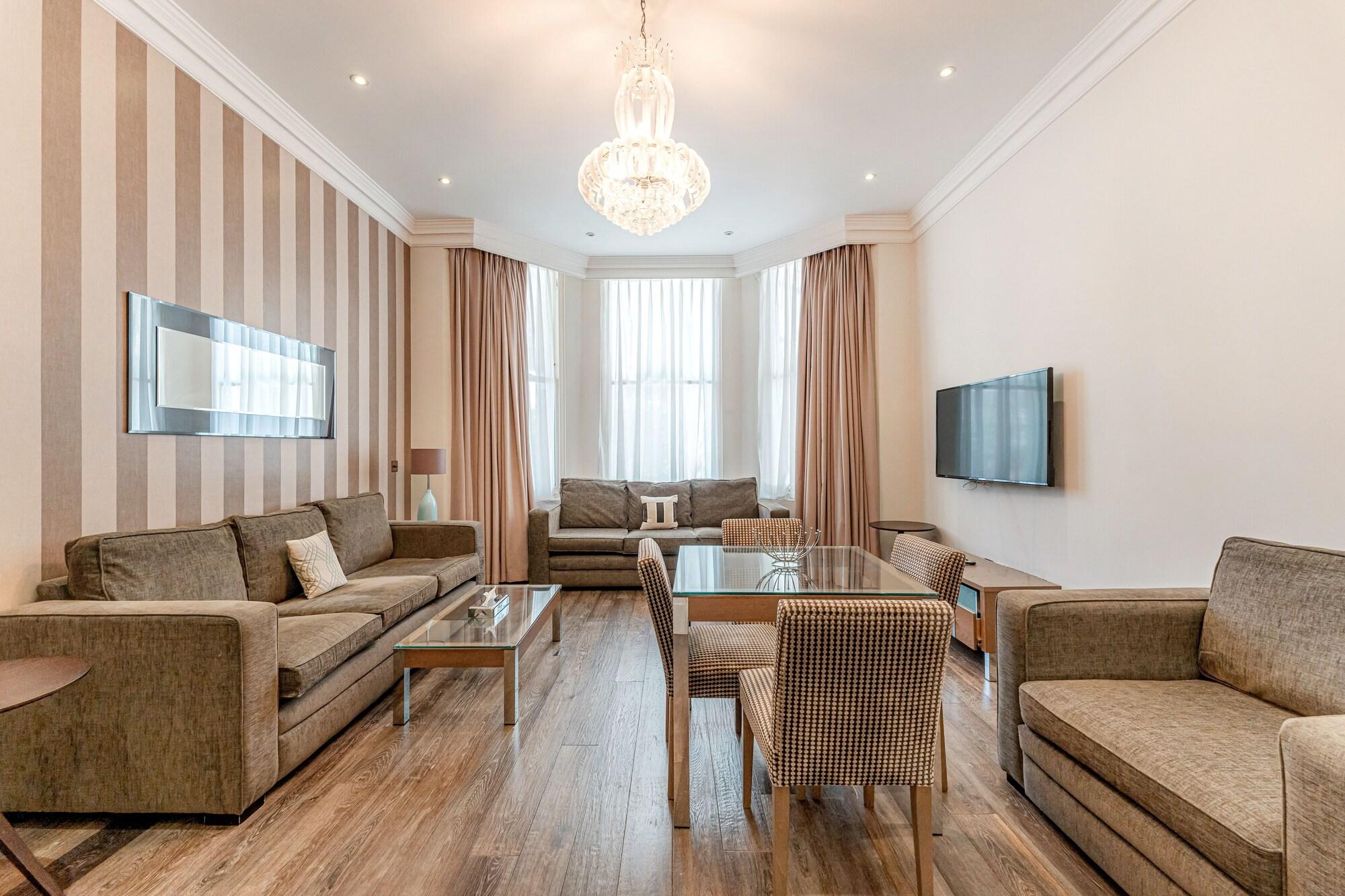 Deluxe One-Bedroom Apartment
