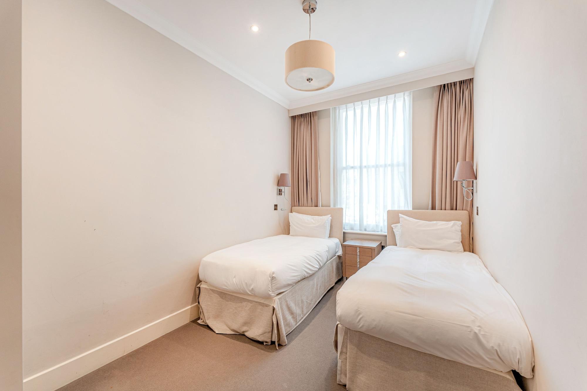 Deluxe Two-Bedroom Apartment