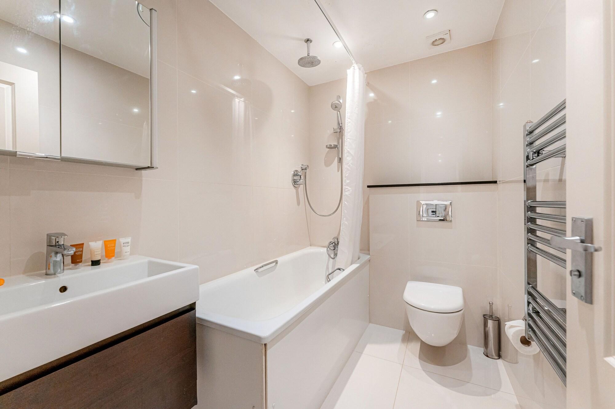 Deluxe Two-Bedroom Apartment