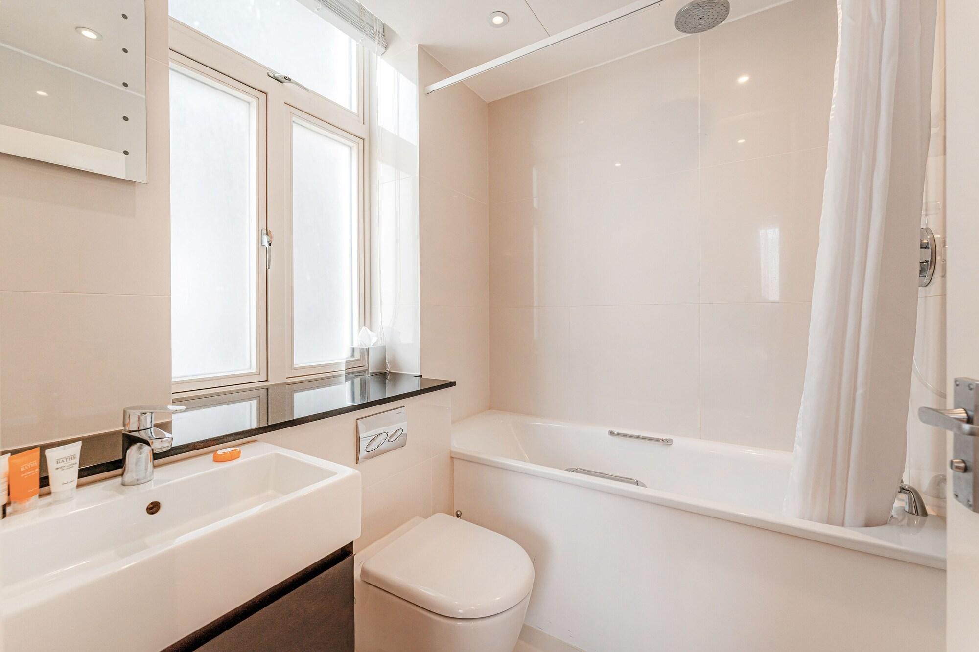 Deluxe Two-Bedroom Apartment