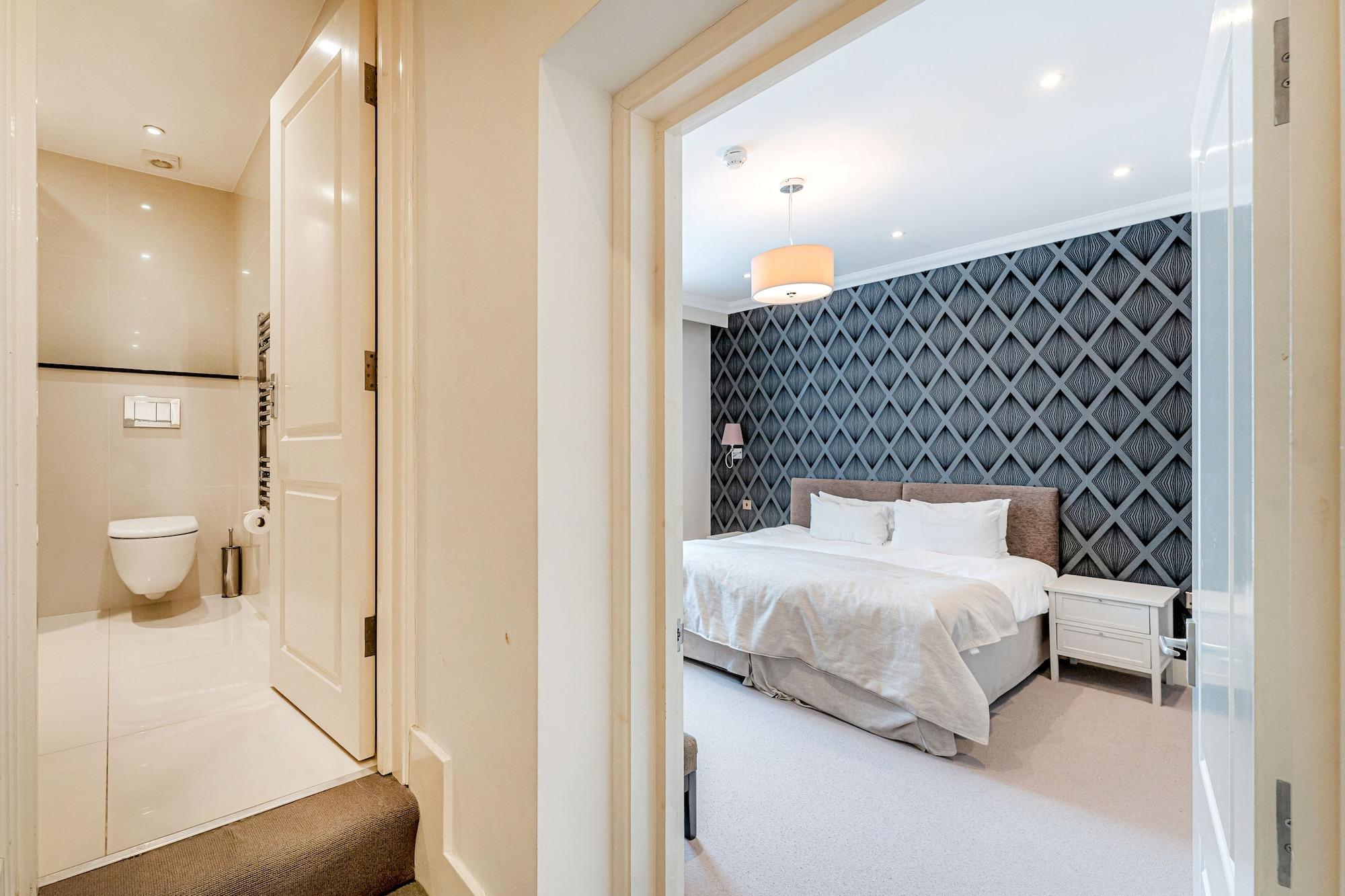 Deluxe Two-Bedroom Apartment