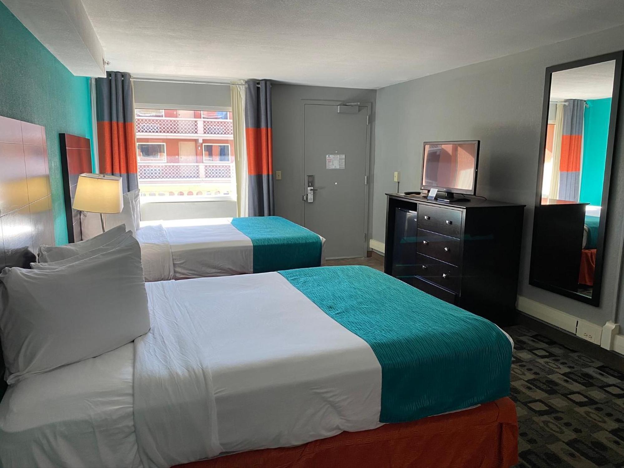 Queen Room with Two Queen Beds - Smoking,1448927023:JPEG