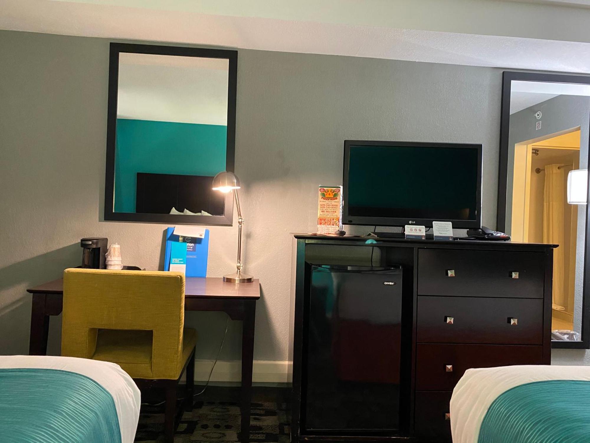 Queen Room with Two Queen Beds - Accessible/Non-Smoking,1448929291:JPEG
