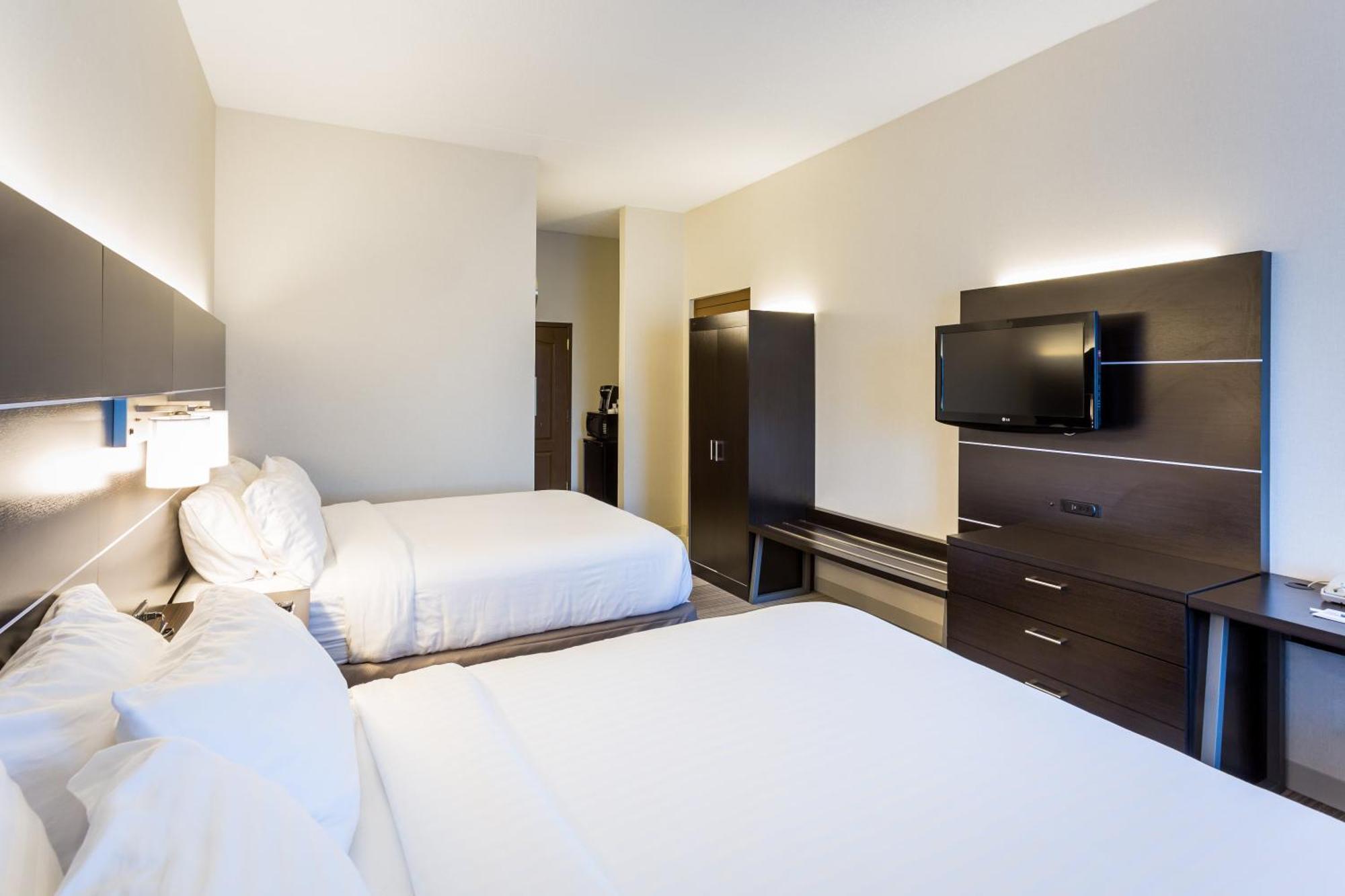 Standard Queen Room Two Queen Beds