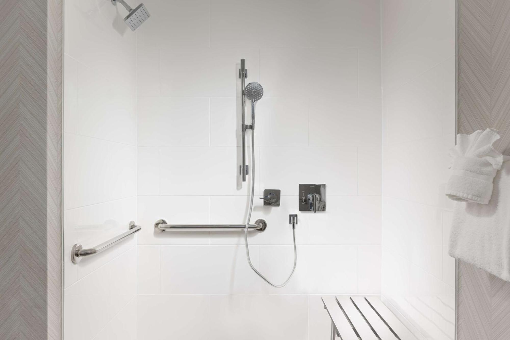 King Room with Roll-In Shower - Mobility Access