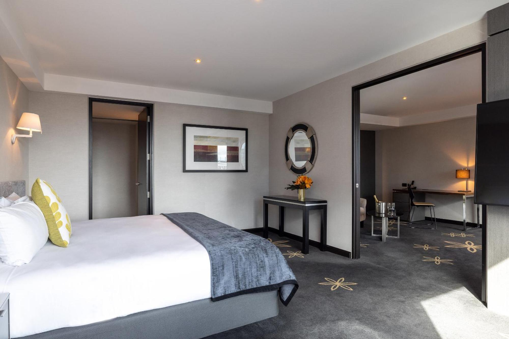 Premium King Suite,1706740694:JPEG
