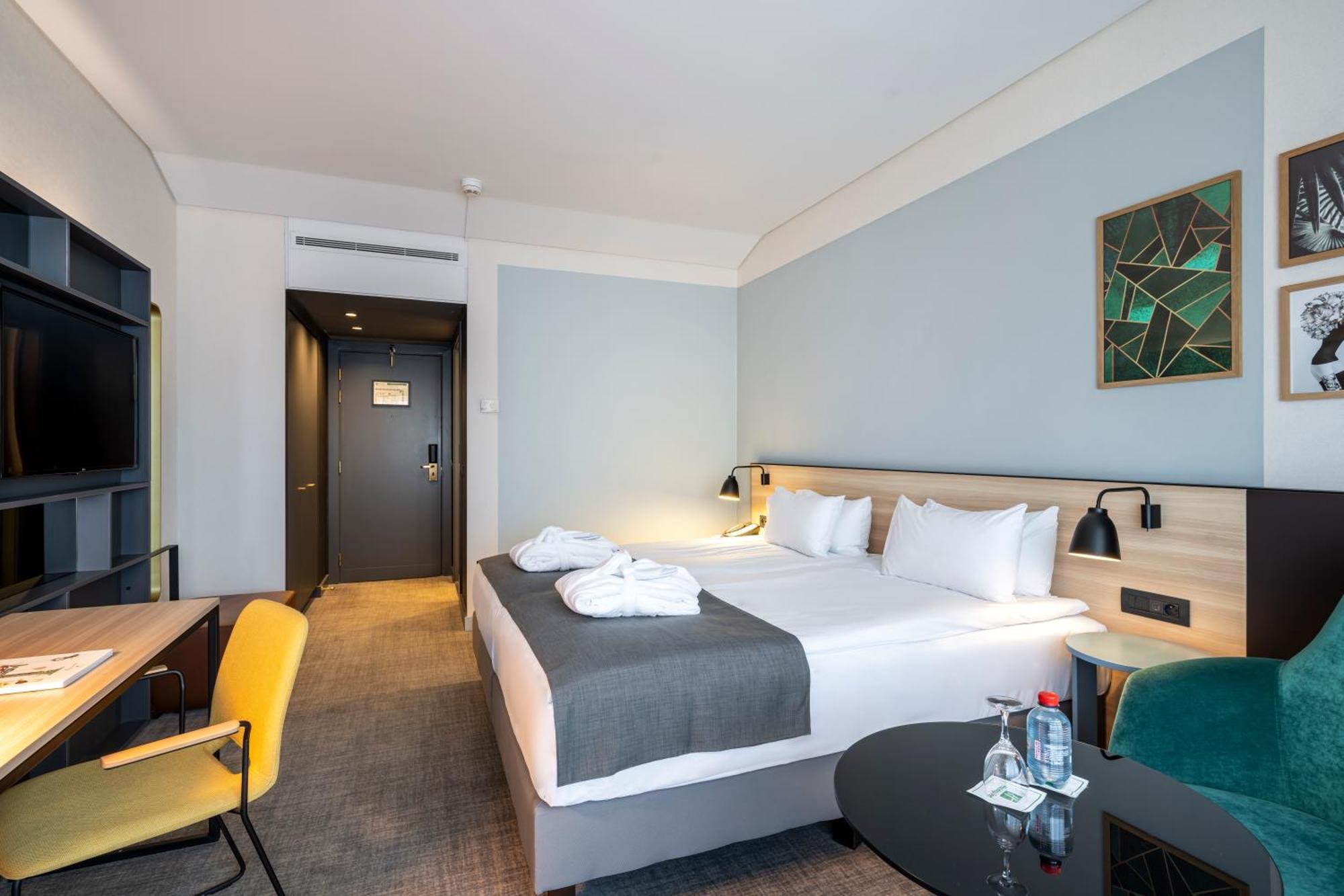 Standard Room,1706303743:JPEG
