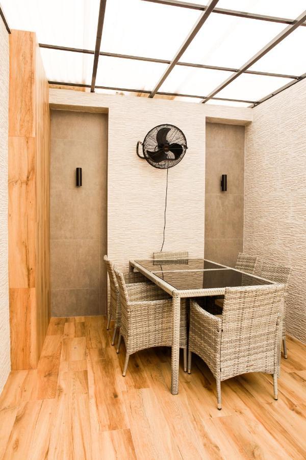 Deluxe Double Room Shower