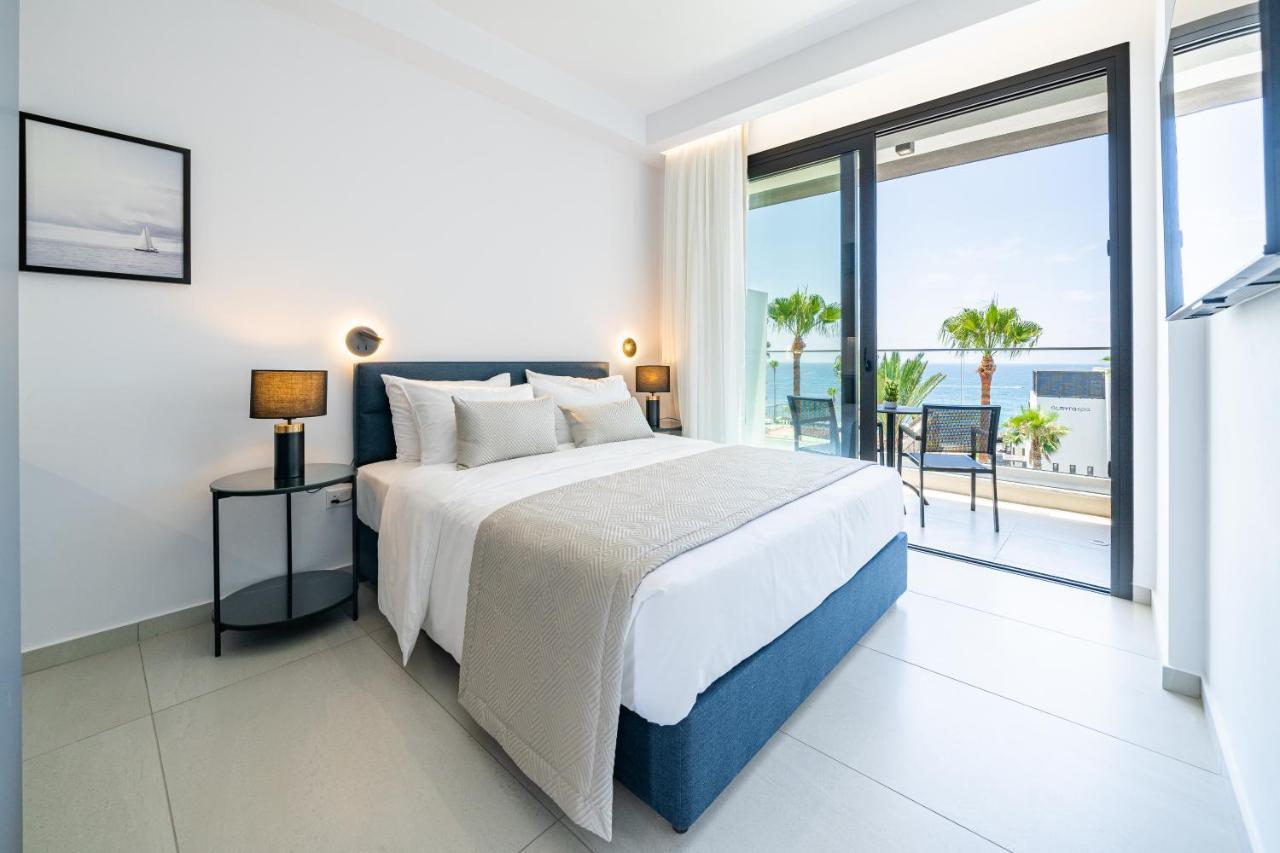 Studio with Sea View,1466832629:JPEG