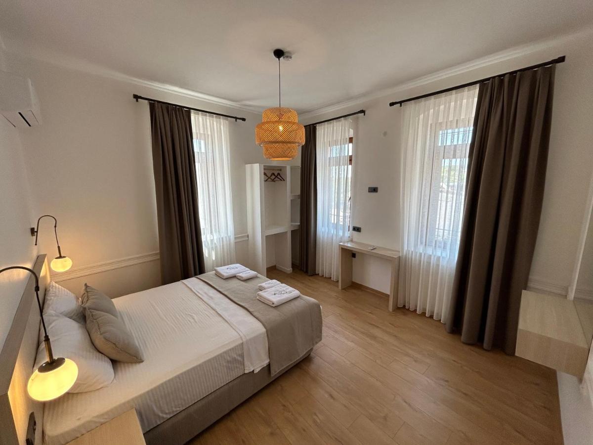 Standard Queen Room
