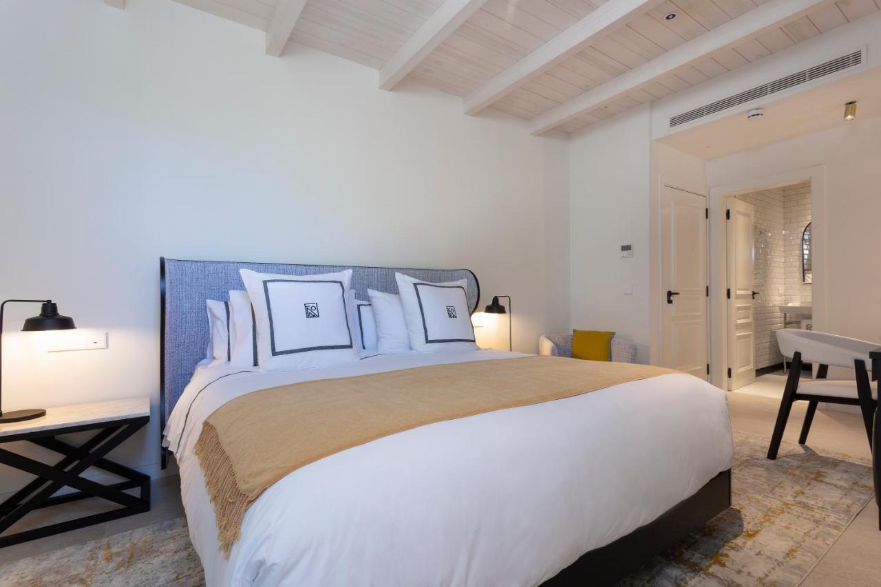 Deluxe Double or Twin Room with City View