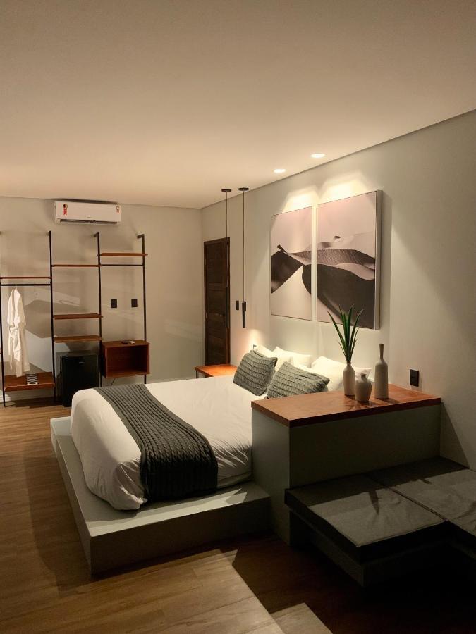Suíte com Cama King-size e Banheira de Hidromassagem