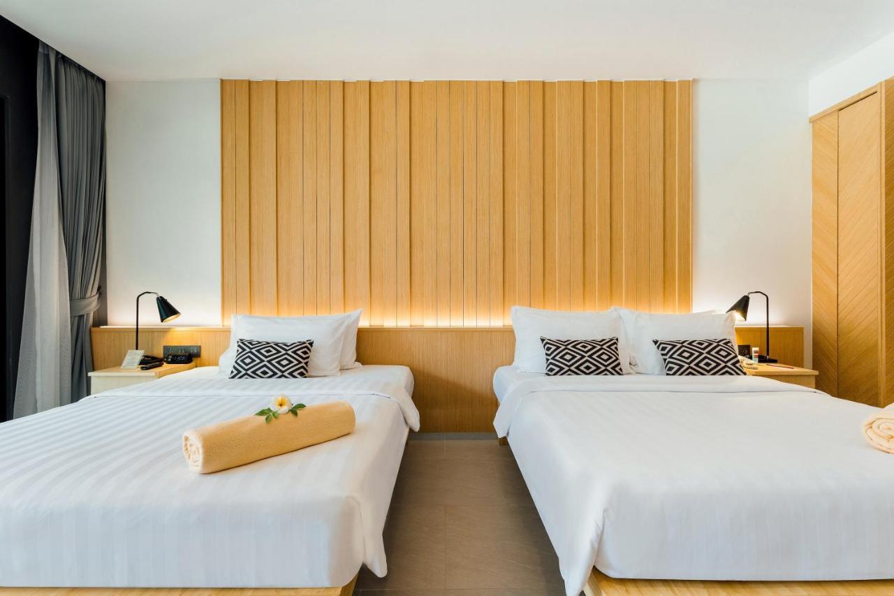 Deluxe Queen Lanai Room with Two Queen Beds