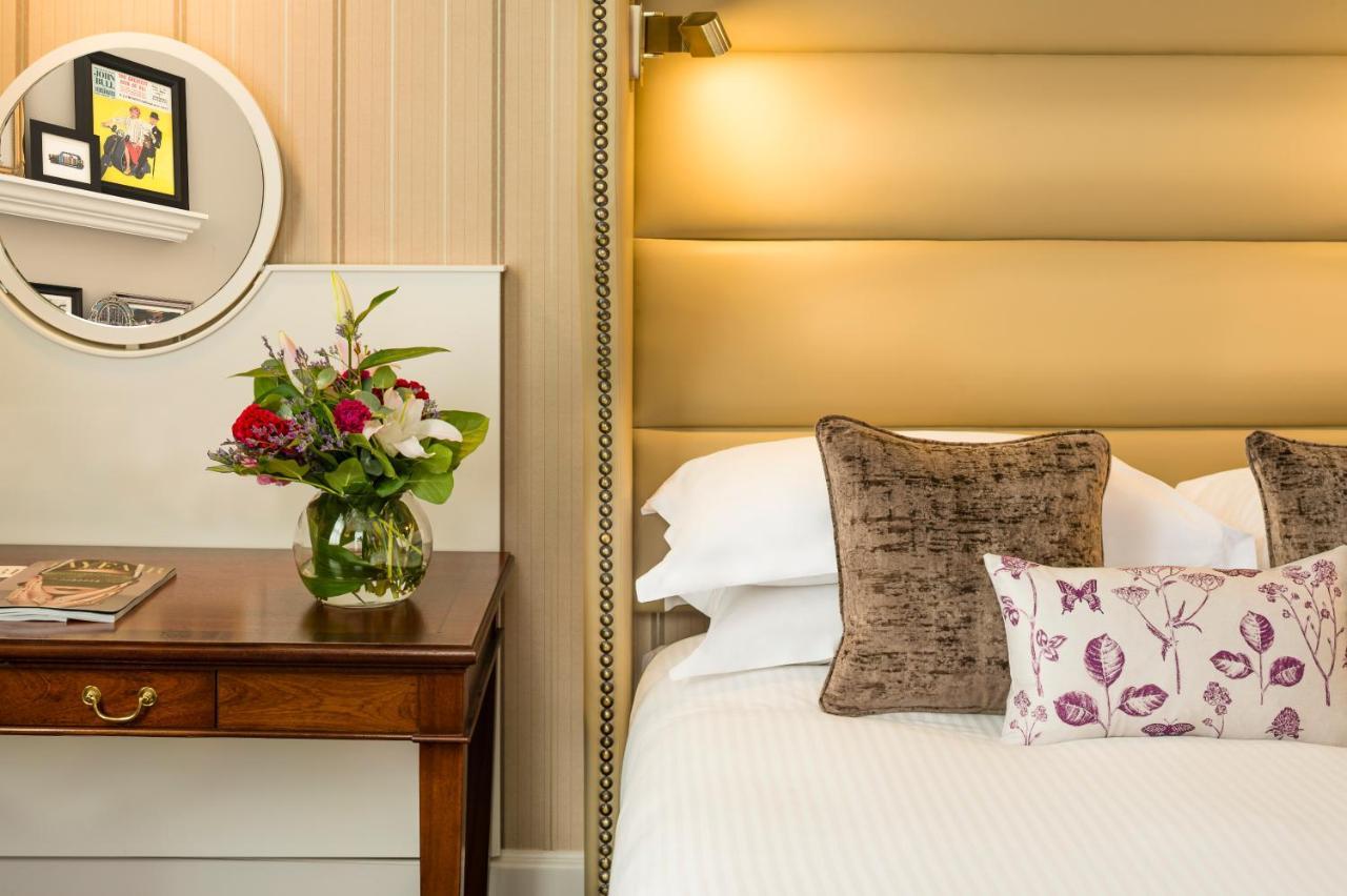 Small Double Room Small Bed