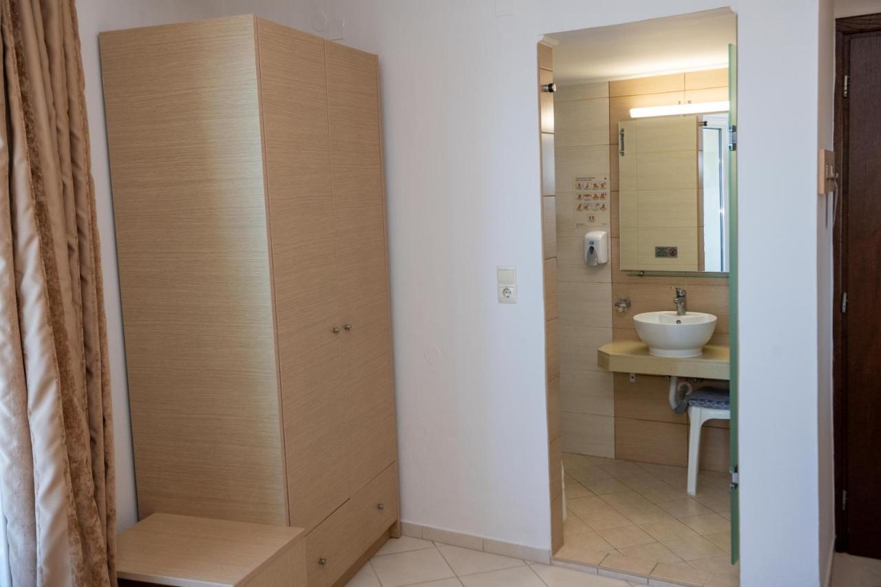 Double or Twin Room Sea View
