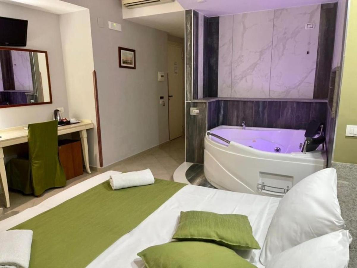 Junior Suite Spa Bath