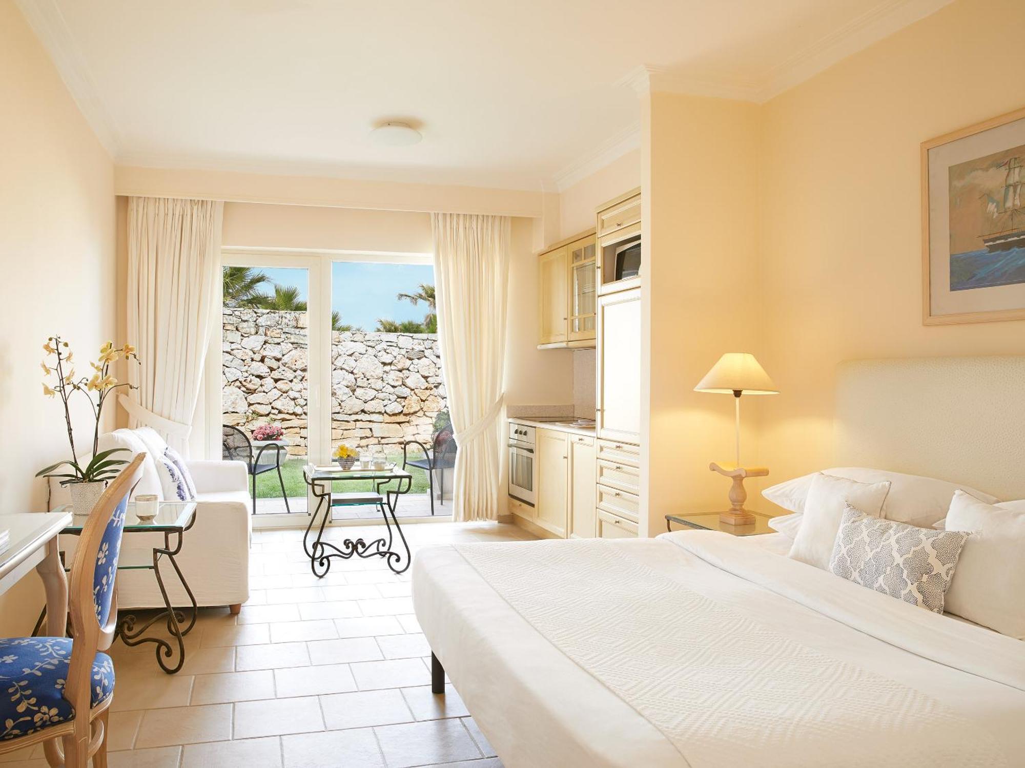 Casa Marina Family Apartment, Pool \ Garden View