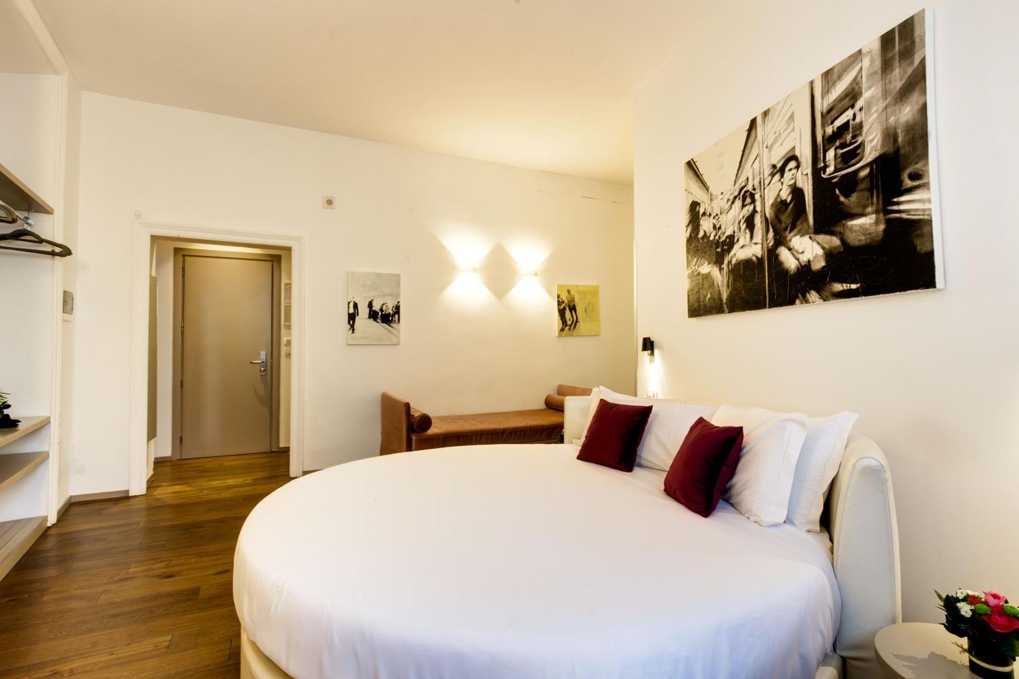 Deluxe Round Bed