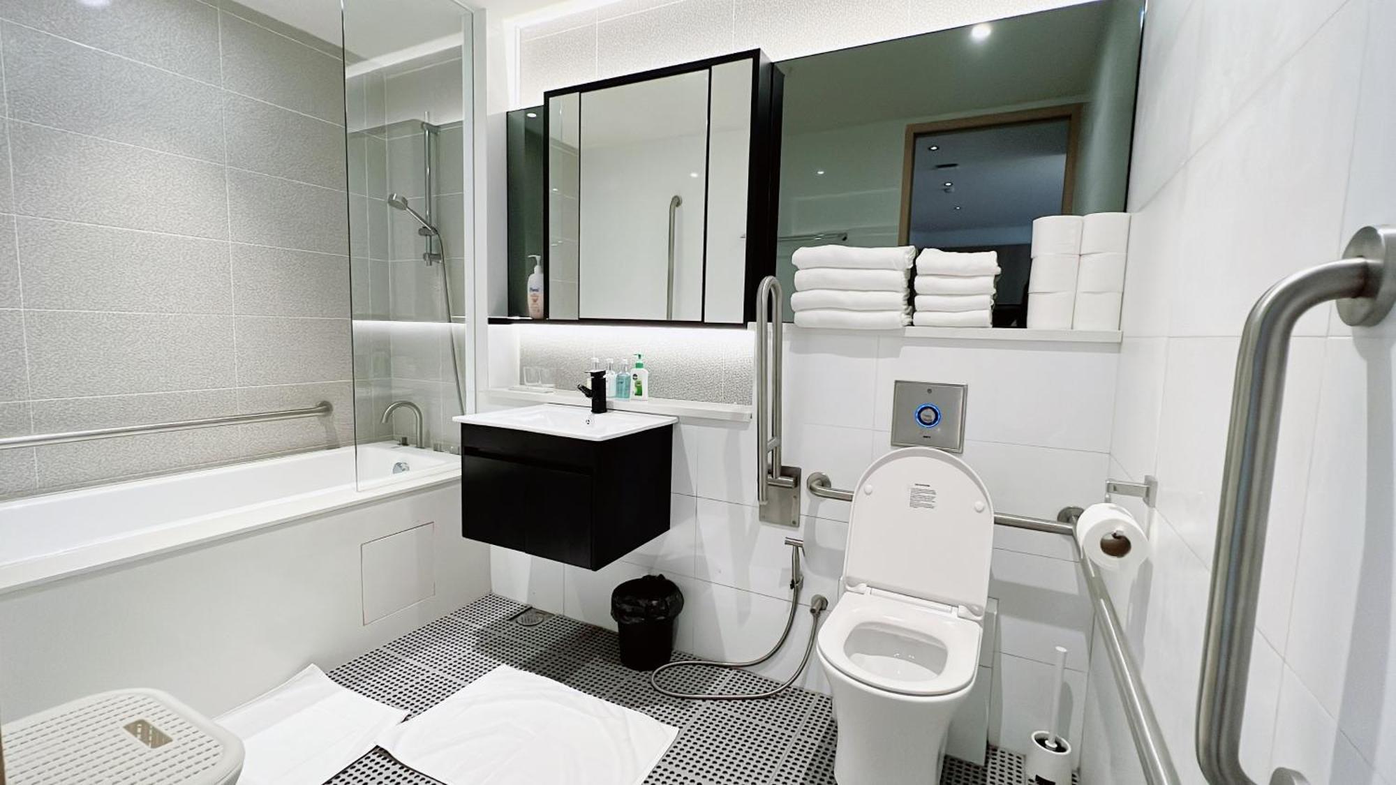Penthouse Family Room Bathtub